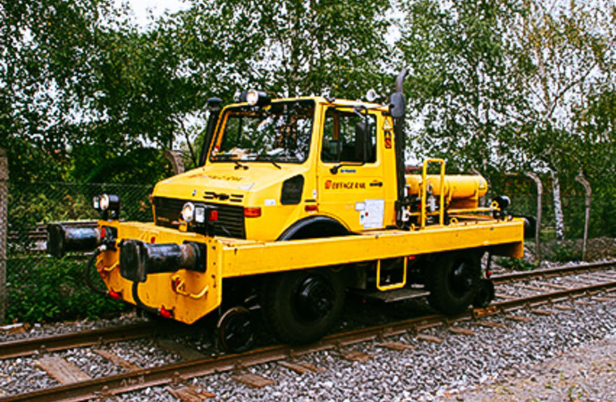 Road-rail Unimog Railstar 2000